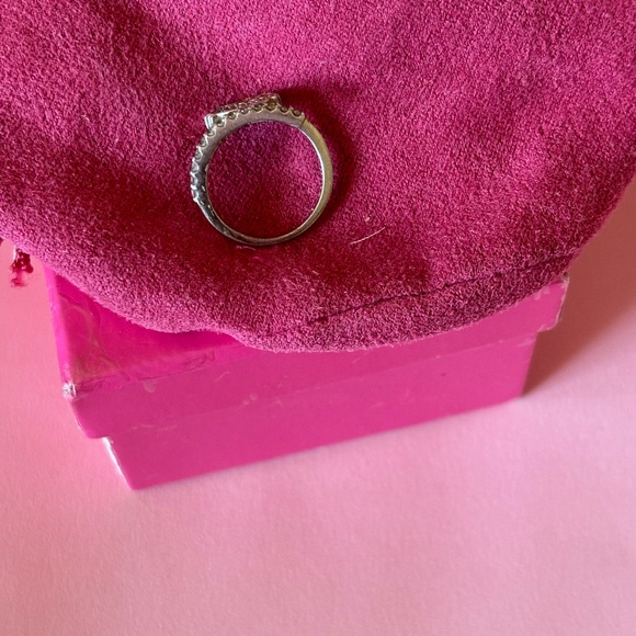 🌸SANRIO HELLO KITTY RING BY DIAMONIQUE🌸 - Picture 4 of 7